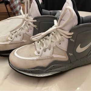 Kyrie Youth size 3.5